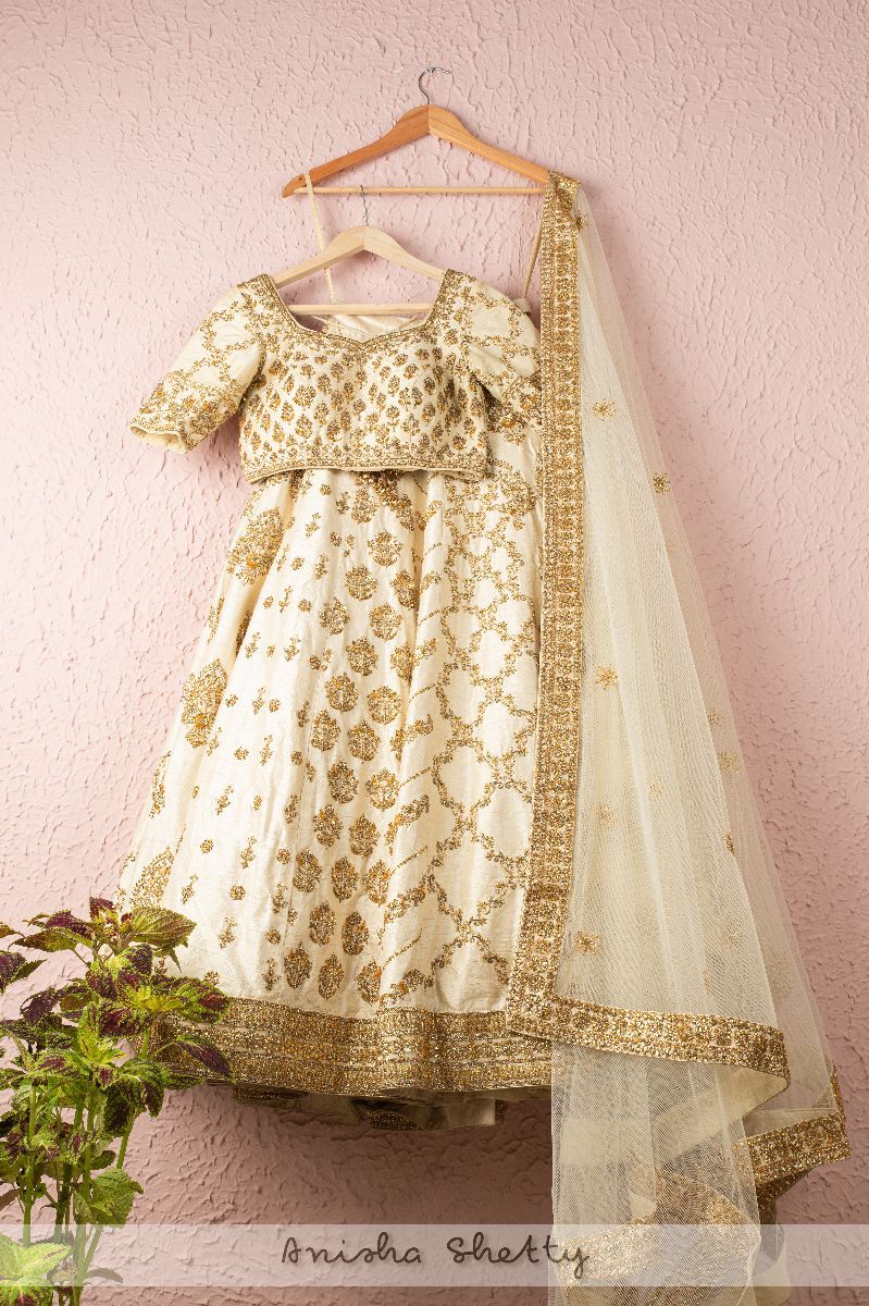 IVORY ZARDOSI MULTI PANEL BRIDAL BEAUTY LEHENGA SET