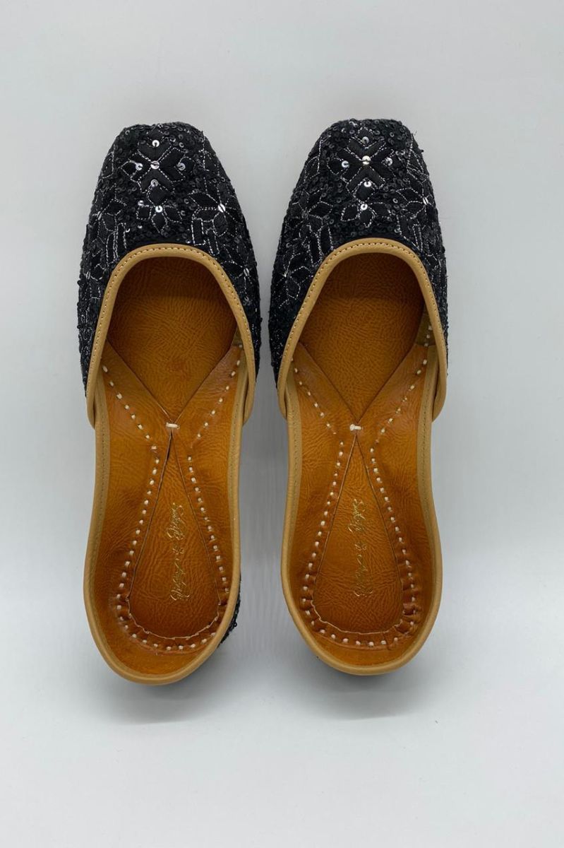 NEO PHULKARI BLACK JUTTI