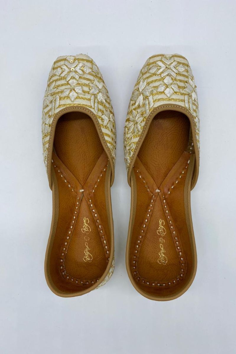 NEO PHULKARI GOLDEN JUTTI