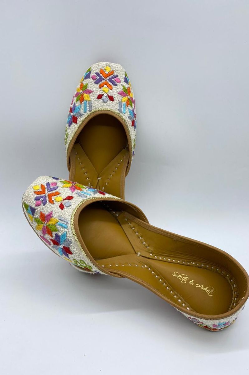 NEO PHULKARI MULTI COLORED JUTTI